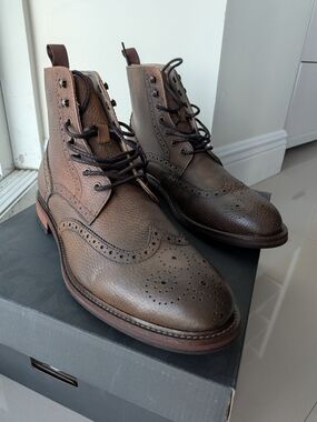 Banana Republic Brown Leather Brogue Chukka Boots